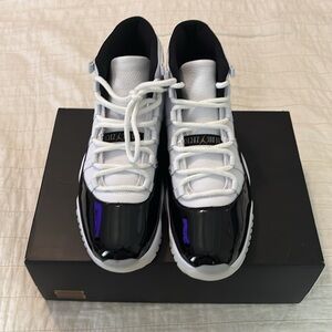 Jordan Air Jordan 11 Retro - White, Metallic Gold, Black/White
